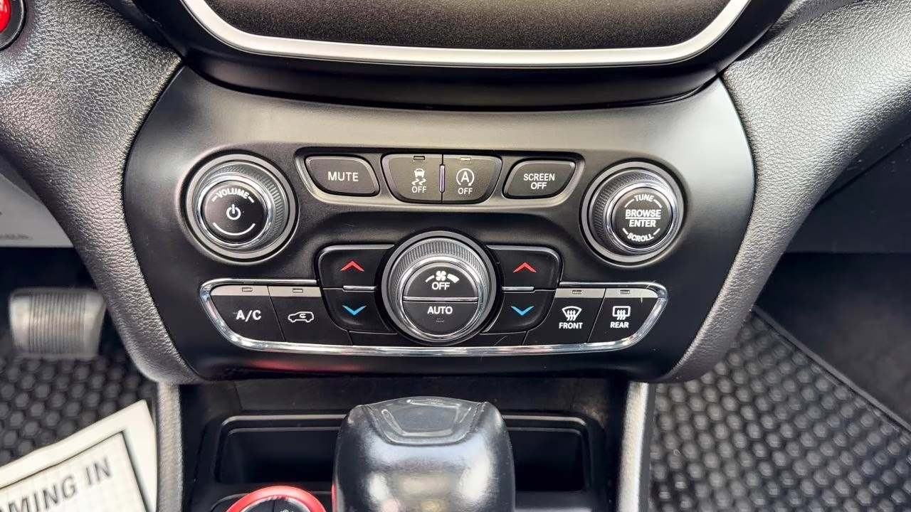 2020 Billet Silver Metallic Clearcoat Jeep Cherokee Trailhawk 4X4 SUV