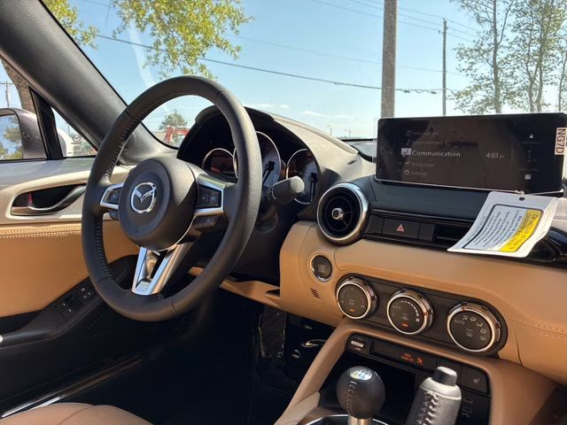 2026 Snowflake White Pearl Mica Mazda Mazda MX-5 Miata RF Grand Touring RWD Convertible