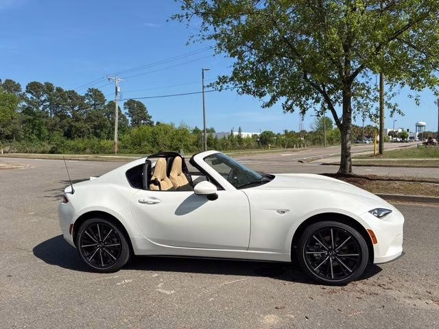 2026 Snowflake White Pearl Mica Mazda Mazda MX-5 Miata RF Grand Touring RWD Convertible