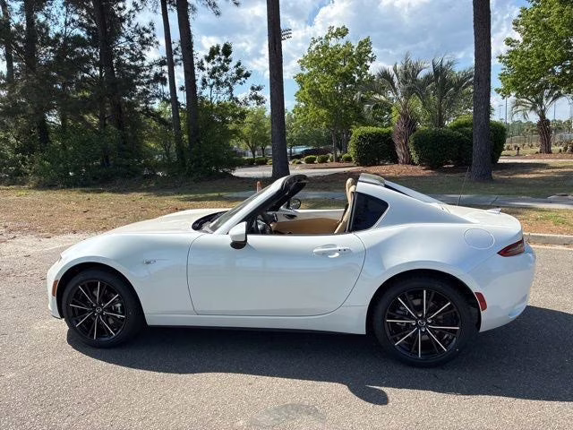 2026 Snowflake White Pearl Mica Mazda Mazda MX-5 Miata RF Grand Touring RWD Convertible