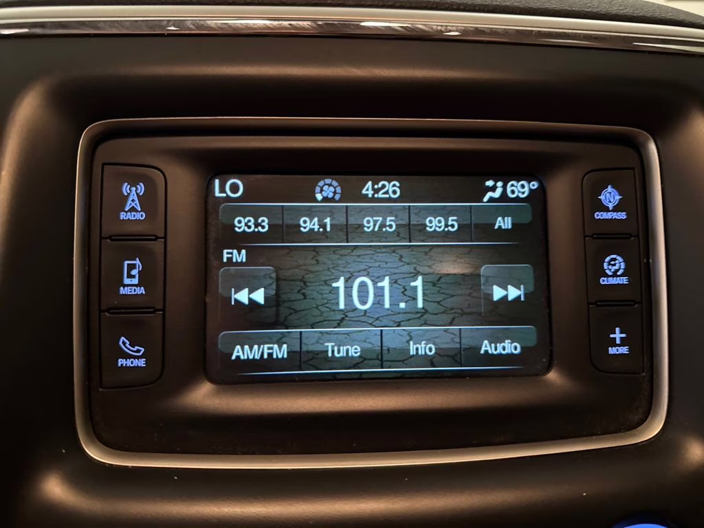 2016 Bright White Clearcoat Jeep Grand Cherokee Laredo 4X4 SUV