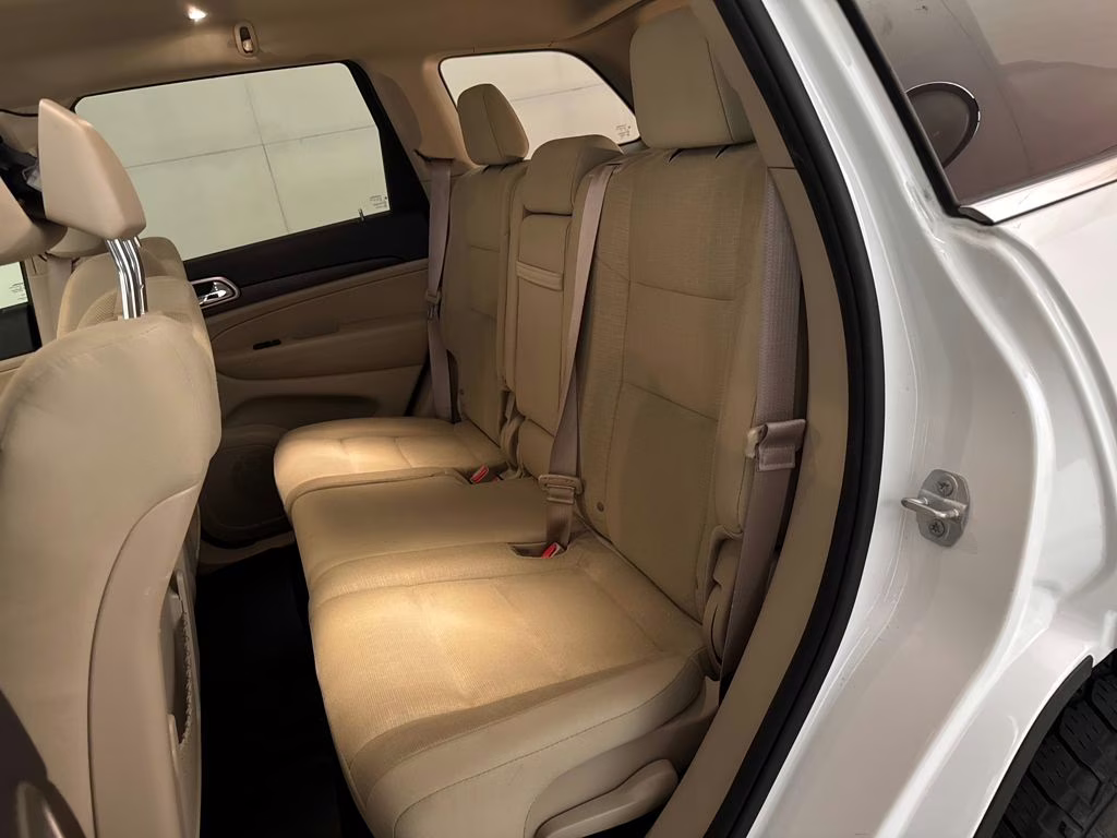 2016 Bright White Clearcoat Jeep Grand Cherokee Laredo 4X4 SUV