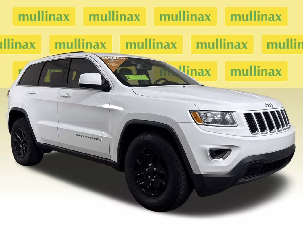 2016 Bright White Clearcoat Jeep Grand Cherokee Laredo 4X4 SUV