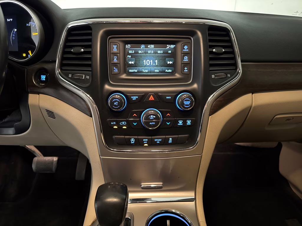 2016 Bright White Clearcoat Jeep Grand Cherokee Laredo 4X4 SUV