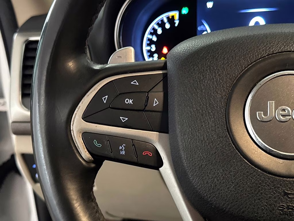 2016 Bright White Clearcoat Jeep Grand Cherokee Laredo 4X4 SUV