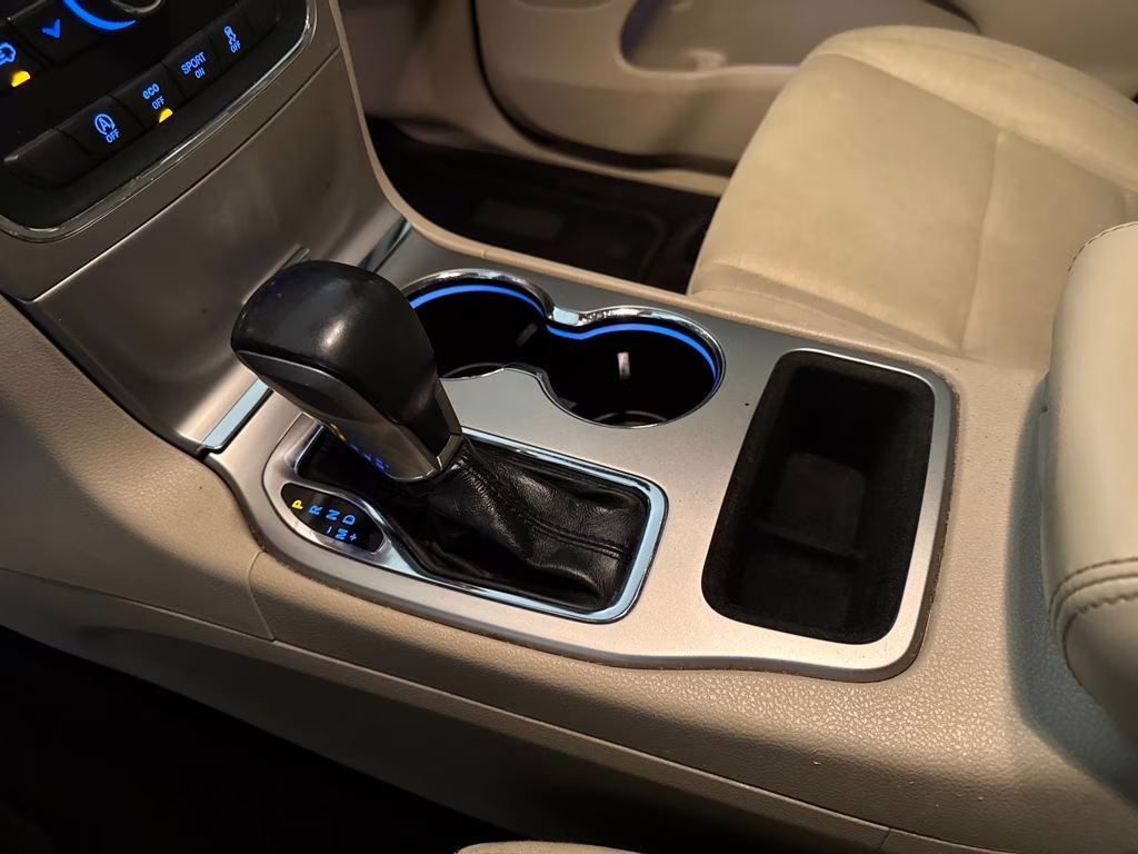 2016 Bright White Clearcoat Jeep Grand Cherokee Laredo 4X4 SUV