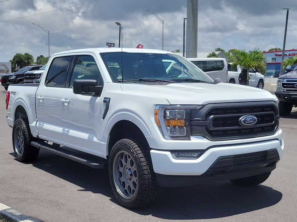2023 Oxford White Ford F-150 XLT 4X4 Truck