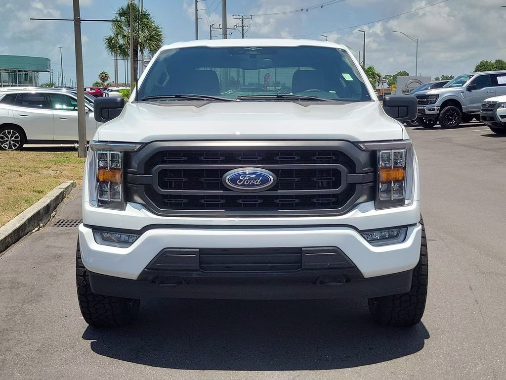 2023 Oxford White Ford F-150 XLT 4X4 Truck