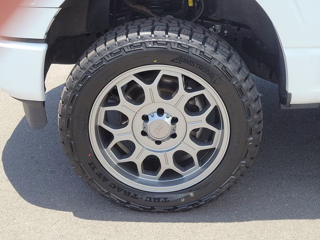 2023 Oxford White Ford F-150 XLT 4X4 Truck