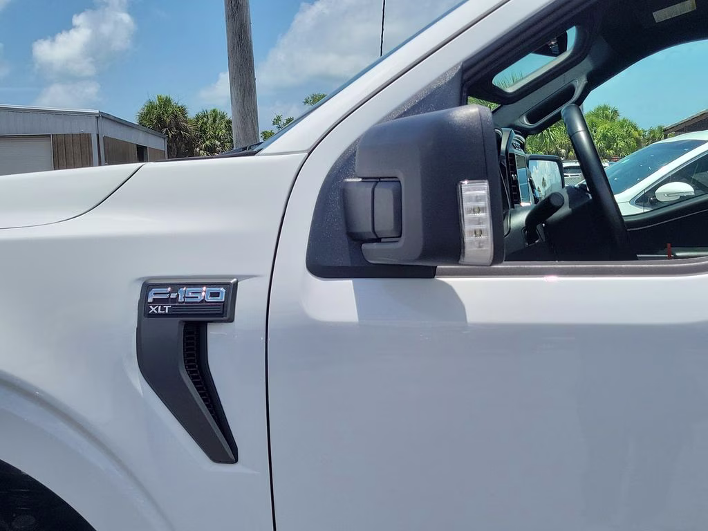 2023 Oxford White Ford F-150 XLT 4X4 Truck