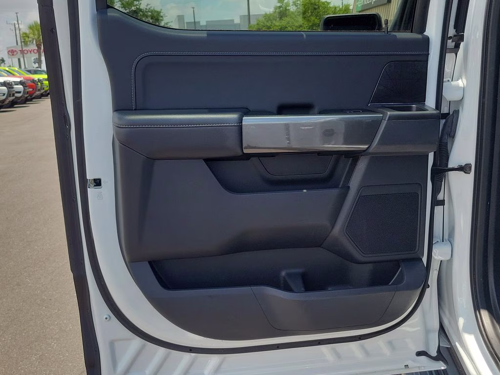 2023 Oxford White Ford F-150 XLT 4X4 Truck