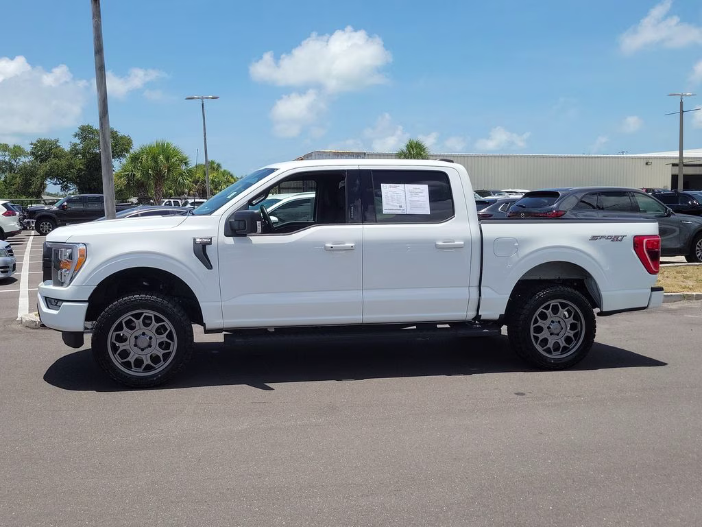 2023 Oxford White Ford F-150 XLT 4X4 Truck