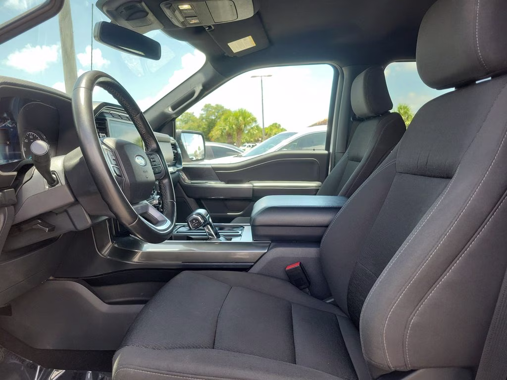 2023 Oxford White Ford F-150 XLT 4X4 Truck