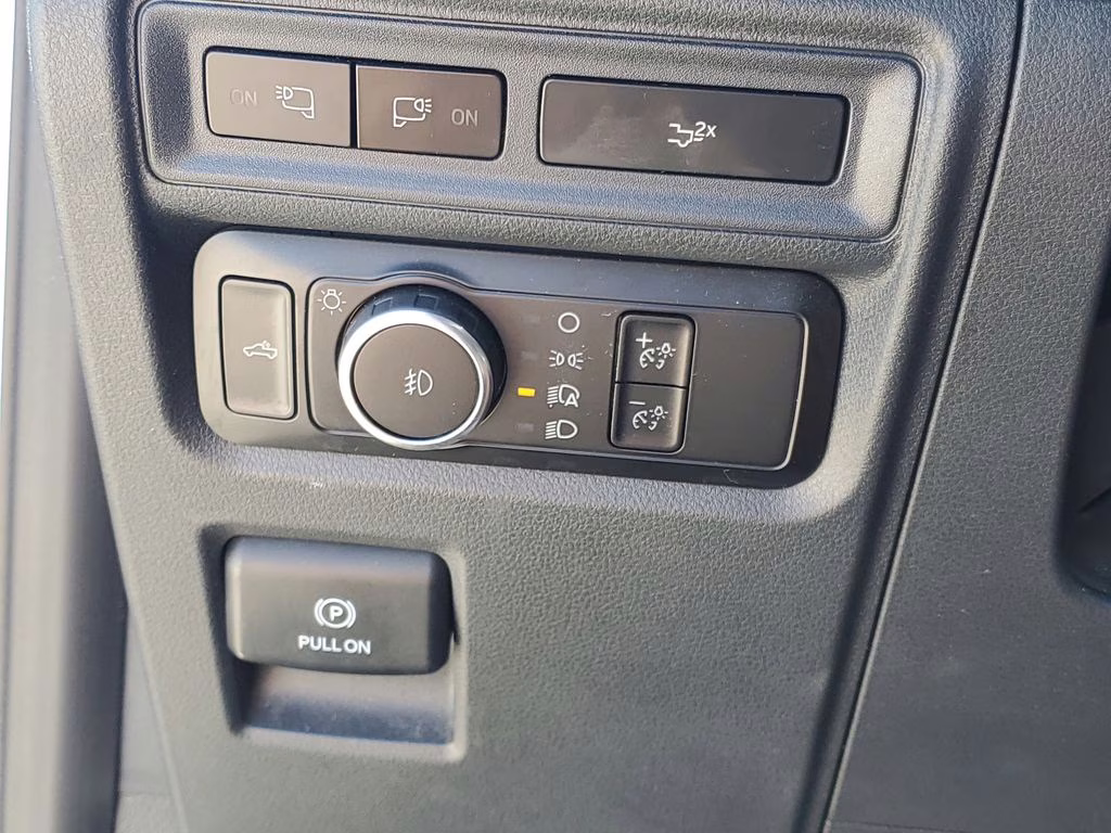 2023 Oxford White Ford F-150 XLT 4X4 Truck