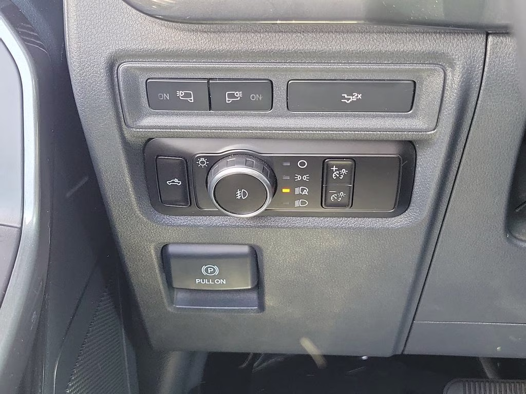2023 Oxford White Ford F-150 XLT 4X4 Truck