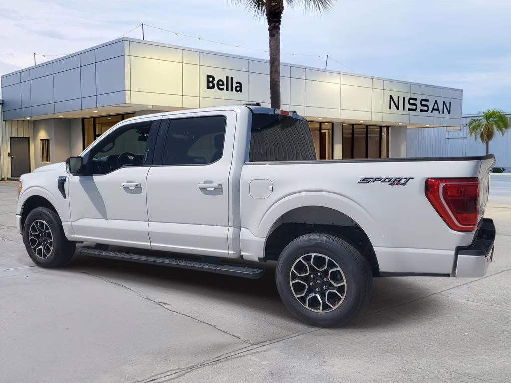 2023 Oxford White Ford F-150 XLT 4X4 Truck