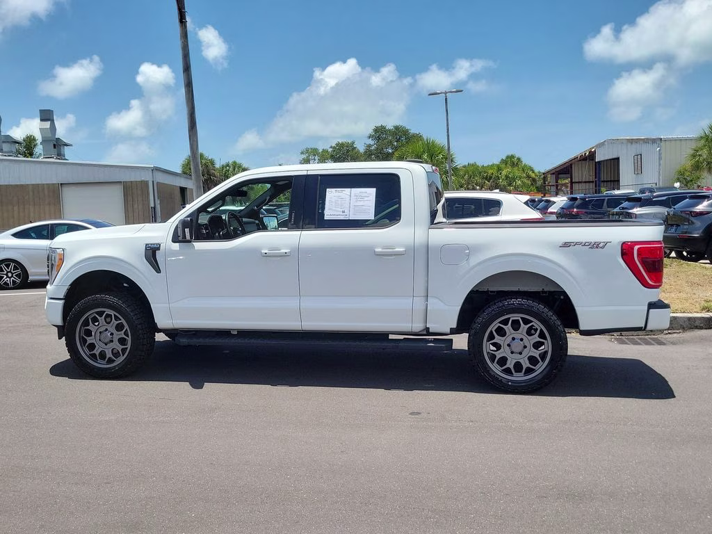 2023 Oxford White Ford F-150 XLT 4X4 Truck