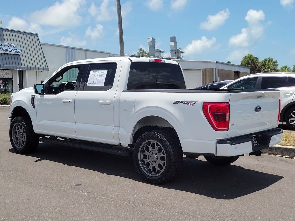 2023 Oxford White Ford F-150 XLT 4X4 Truck