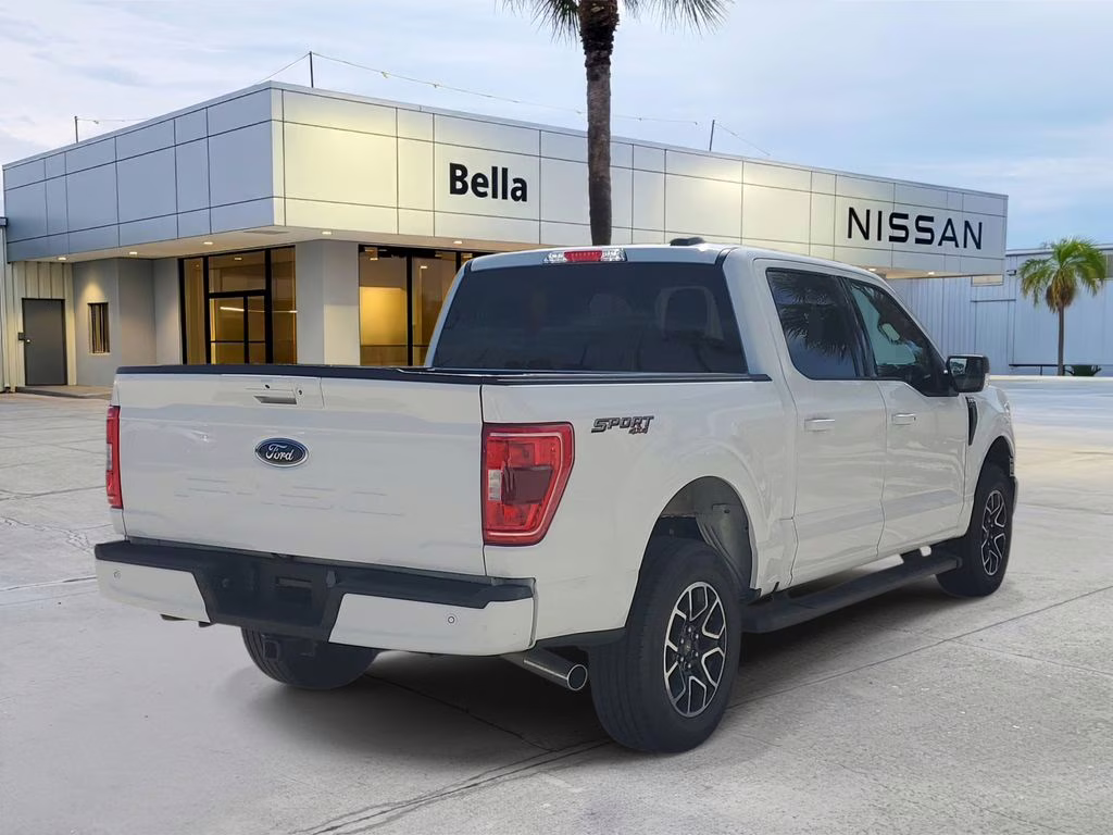 2023 Oxford White Ford F-150 XLT 4X4 Truck