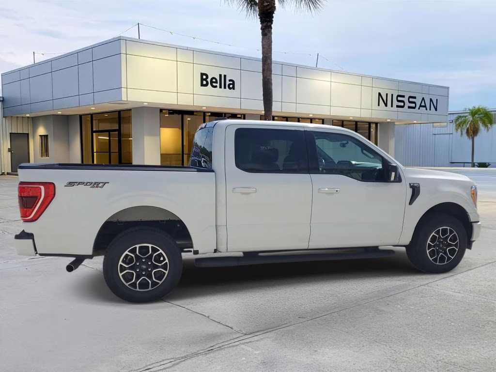 2023 Oxford White Ford F-150 XLT 4X4 Truck
