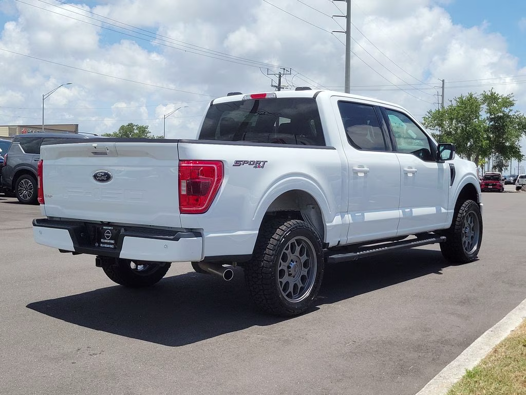 2023 Oxford White Ford F-150 XLT 4X4 Truck
