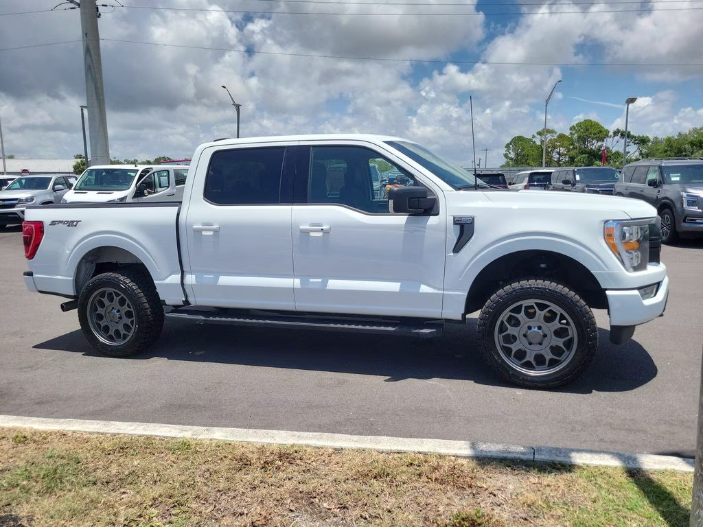 2023 Oxford White Ford F-150 XLT 4X4 Truck