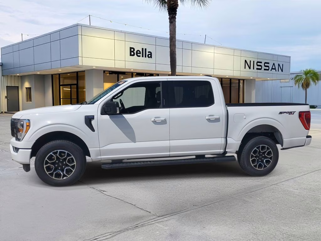 2023 Oxford White Ford F-150 XLT 4X4 Truck