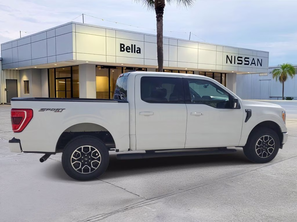 2023 Oxford White Ford F-150 XLT 4X4 Truck