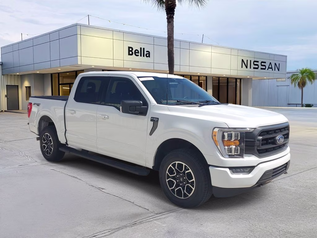 2023 Oxford White Ford F-150 XLT 4X4 Truck