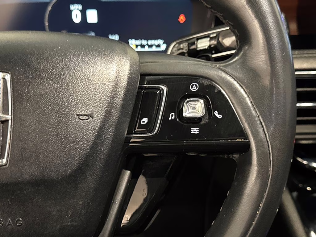 2022 Infinite Black Metallic Clearcoat Lincoln Corsair Reserve FWD SUV