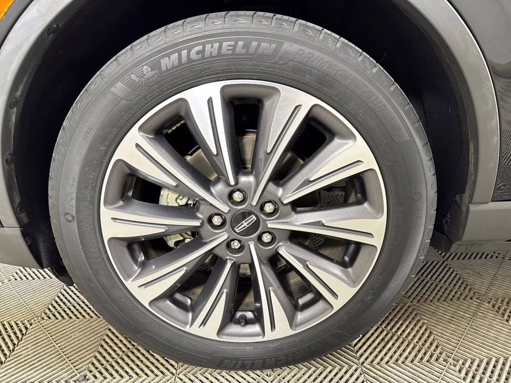 2022 Infinite Black Metallic Clearcoat Lincoln Corsair Reserve FWD SUV