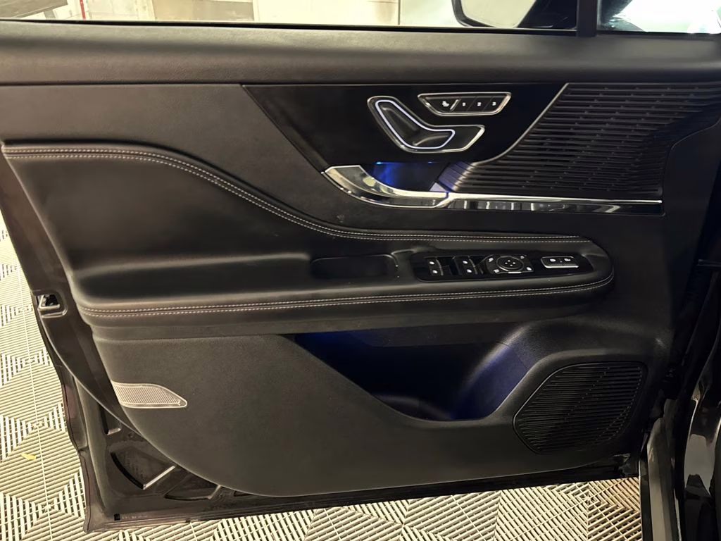 2022 Infinite Black Metallic Clearcoat Lincoln Corsair Reserve FWD SUV