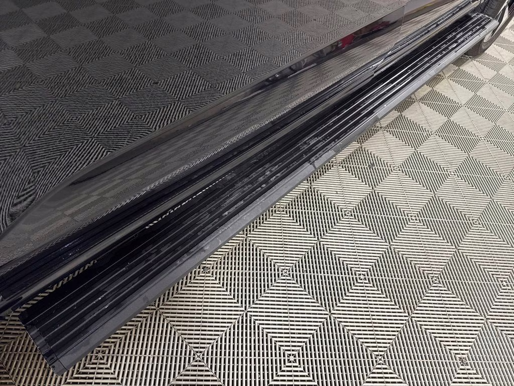 2025 Agate Black Metallic Ford F-150 Lightning Platinum AWD Truck