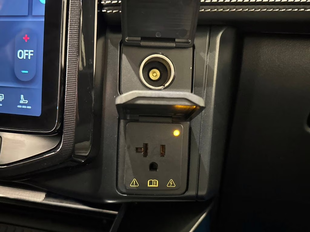 2025 Agate Black Metallic Ford F-150 Lightning Platinum AWD Truck