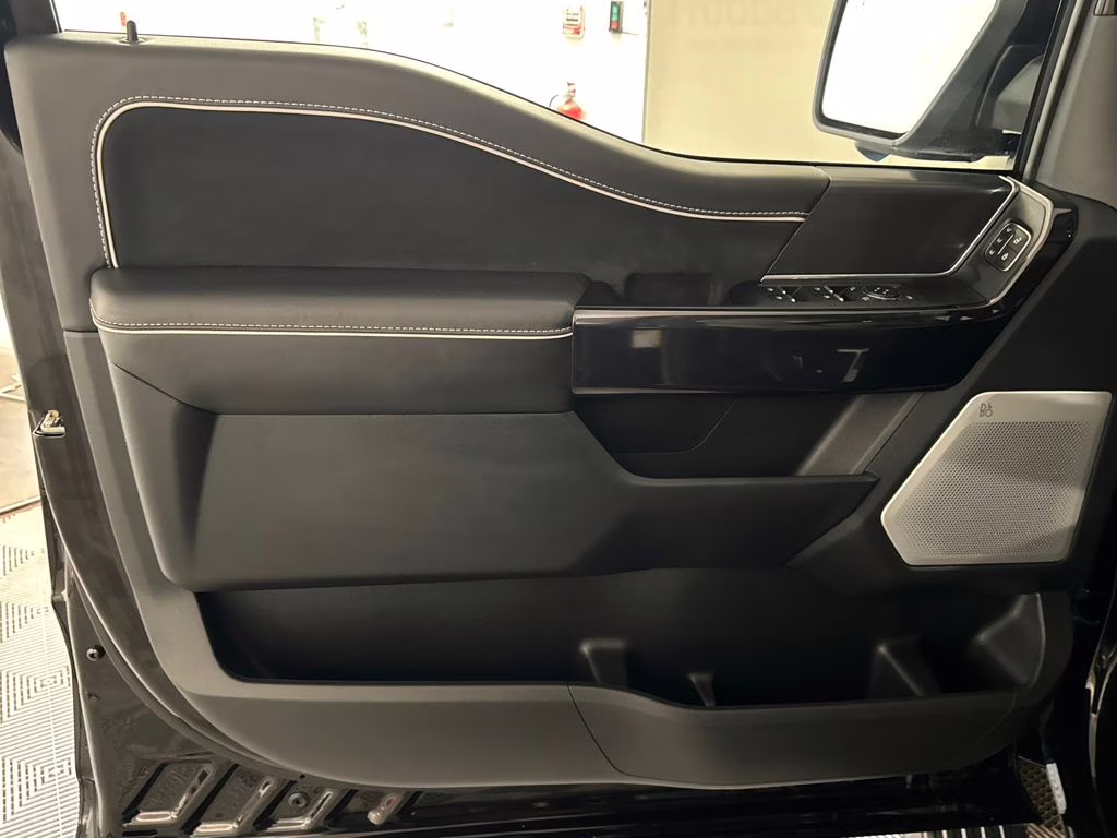 2025 Agate Black Metallic Ford F-150 Lightning Platinum AWD Truck