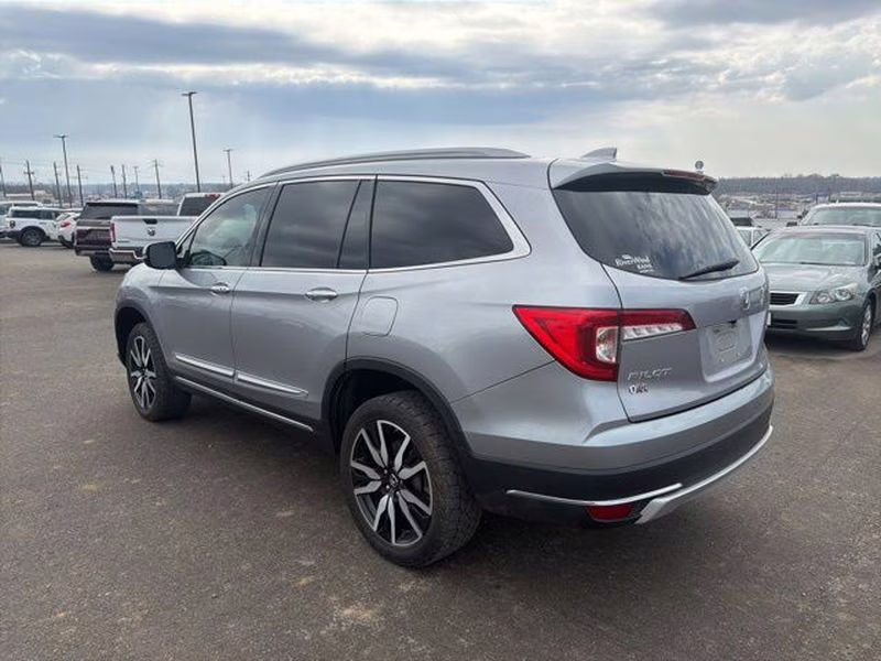2021 Lunar Silver Metallic Honda Pilot Touring 8-Passenger FWD SUV