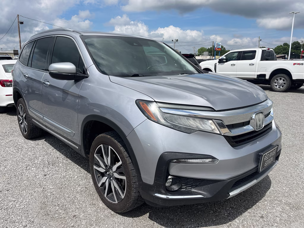 2021 Lunar Silver Metallic Honda Pilot Touring 8-Passenger FWD SUV