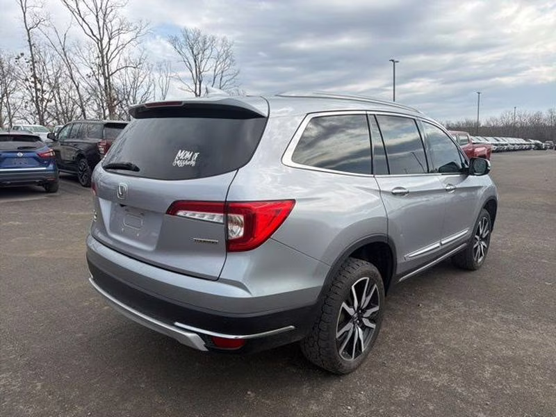 2021 Lunar Silver Metallic Honda Pilot Touring 8-Passenger FWD SUV