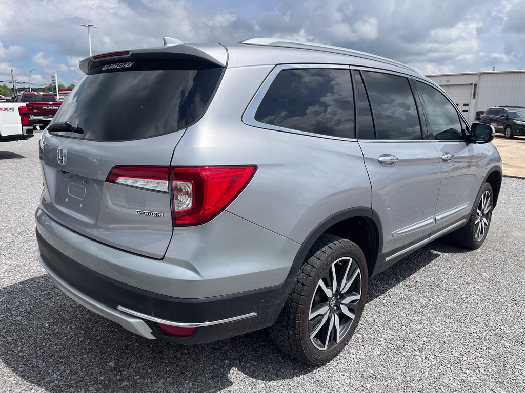 2021 Lunar Silver Metallic Honda Pilot Touring 8-Passenger FWD SUV