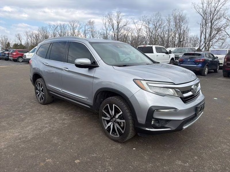 2021 Lunar Silver Metallic Honda Pilot Touring 8-Passenger FWD SUV