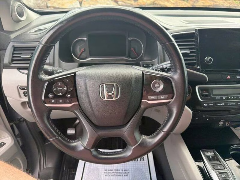 2021 Lunar Silver Metallic Honda Pilot Touring 8-Passenger FWD SUV