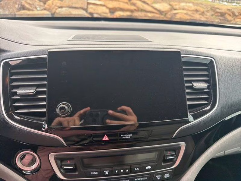 2021 Lunar Silver Metallic Honda Pilot Touring 8-Passenger FWD SUV