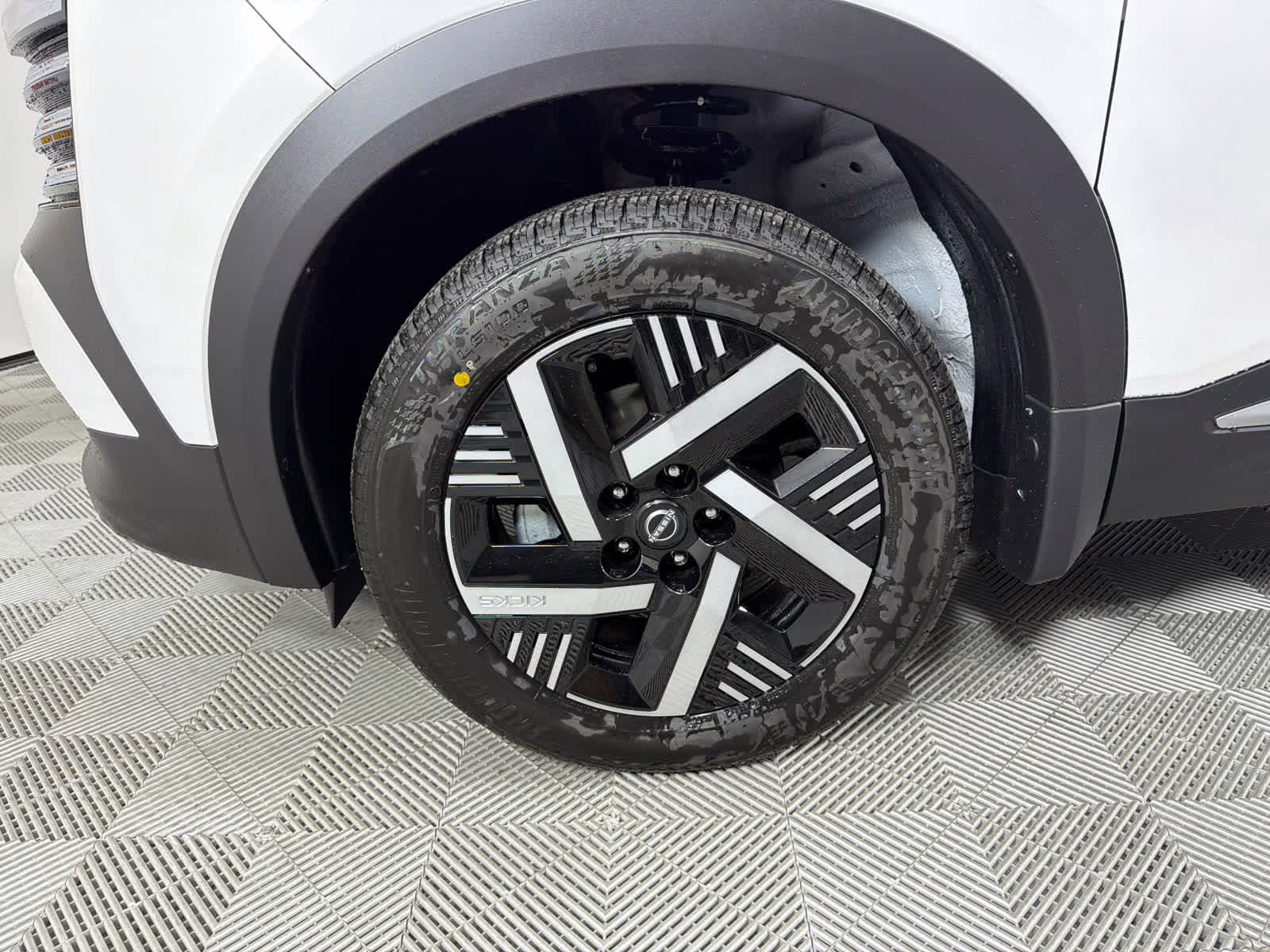 2026 Aspen White Tricoat/Super Black Nissan Kicks SV FWD SUV