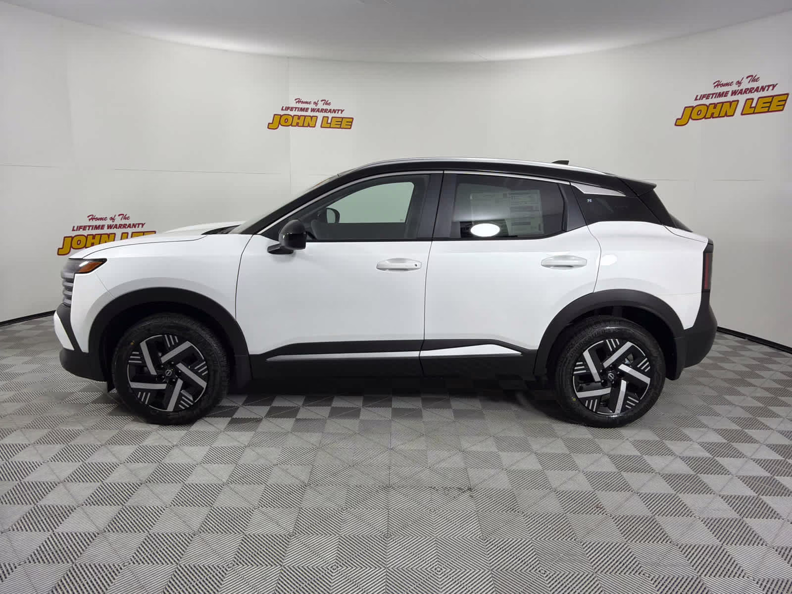 2026 Aspen White Tricoat/Super Black Nissan Kicks SV FWD SUV