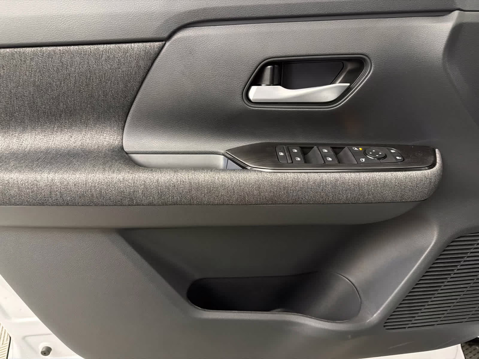 2026 Aspen White Tricoat/Super Black Nissan Kicks SV FWD SUV