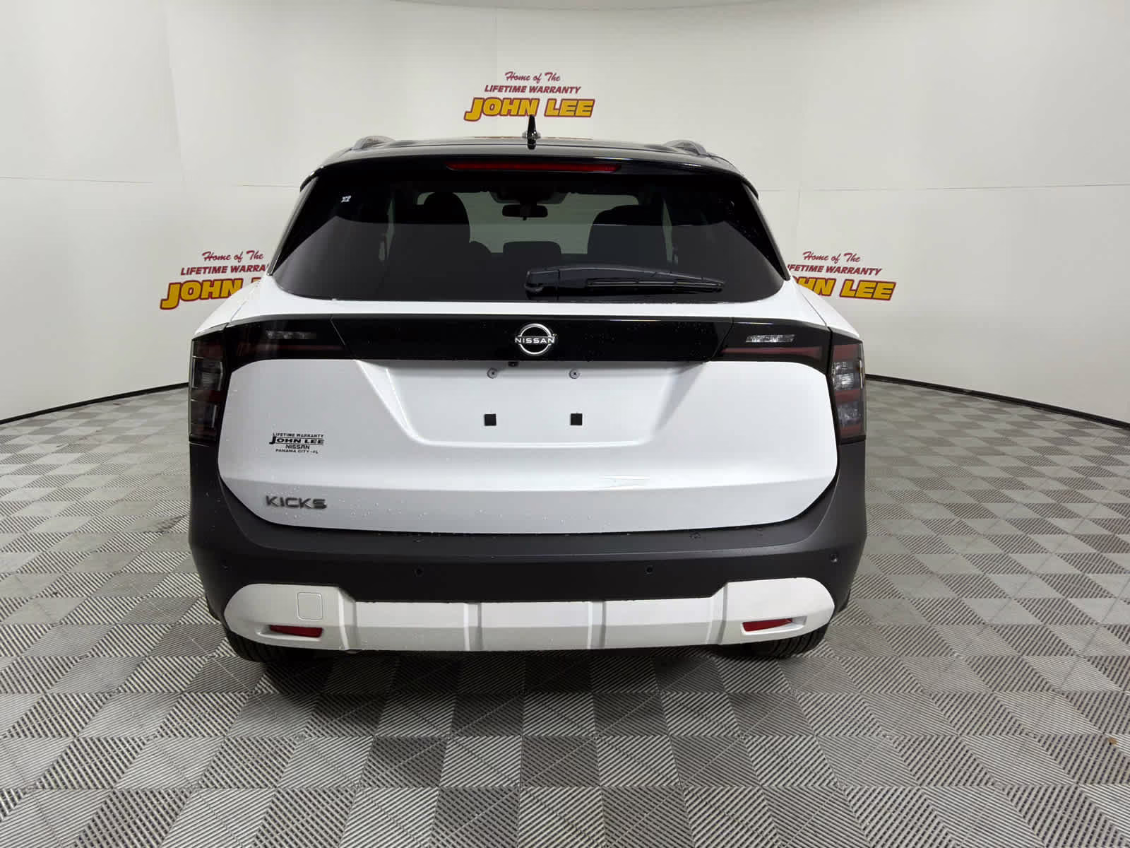 2026 Aspen White Tricoat/Super Black Nissan Kicks SV FWD SUV