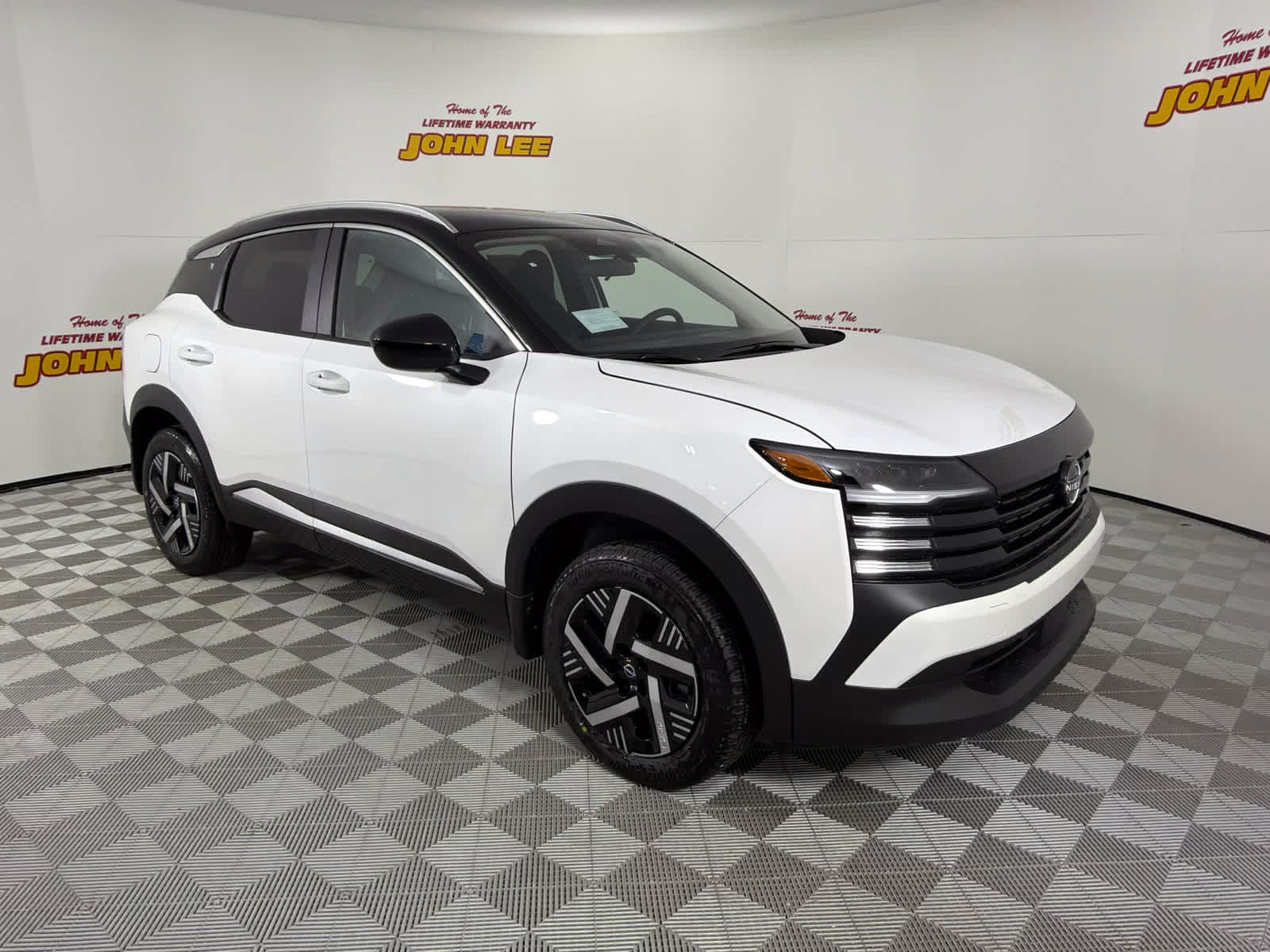 2026 Aspen White Tricoat/Super Black Nissan Kicks SV FWD SUV