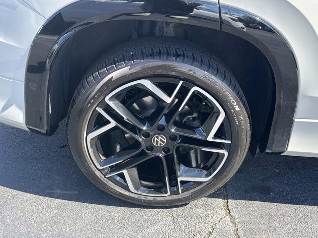 2025 White Volkswagen Tiguan AWD SUV