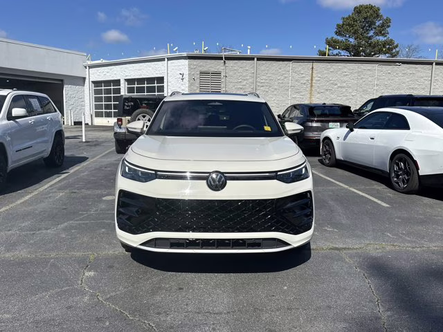 2025 White Volkswagen Tiguan AWD SUV