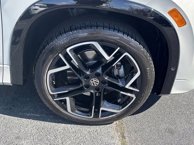 2025 White Volkswagen Tiguan AWD SUV